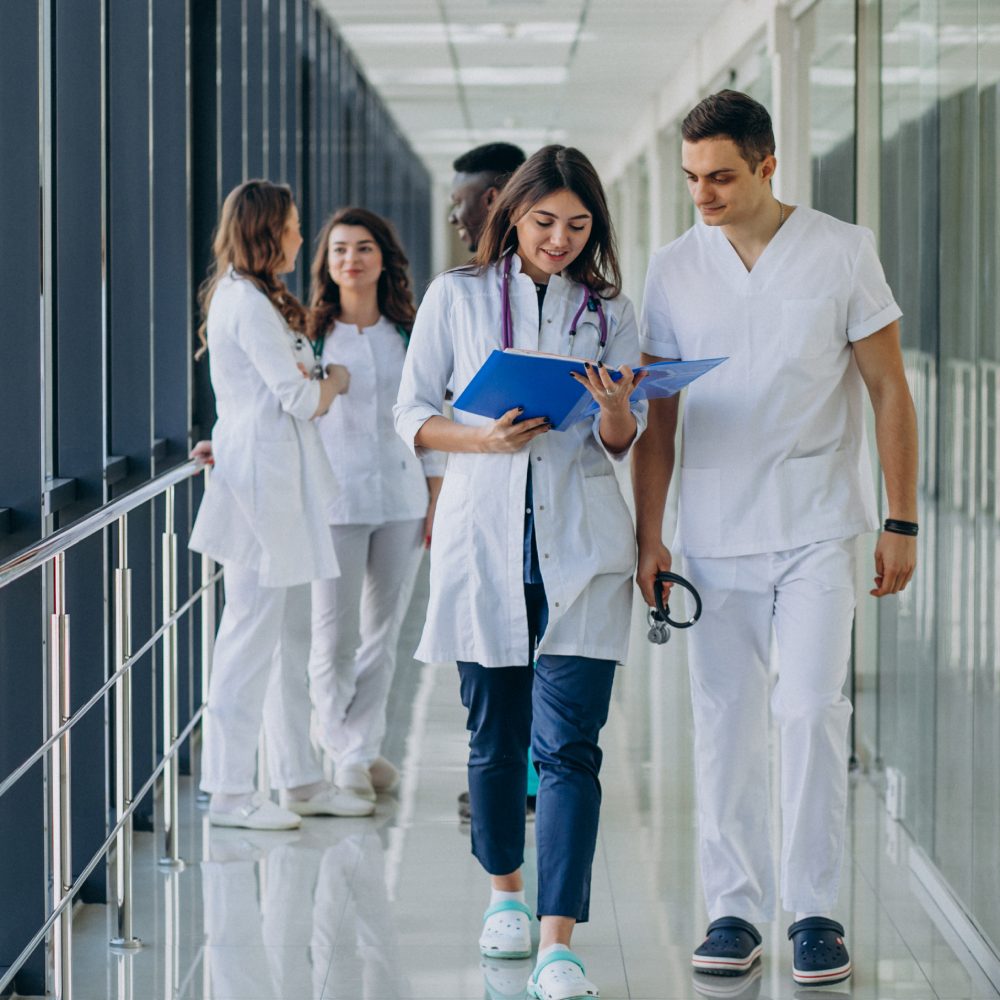 team-young-specialist-doctors-standing-corridor-hospital (2)