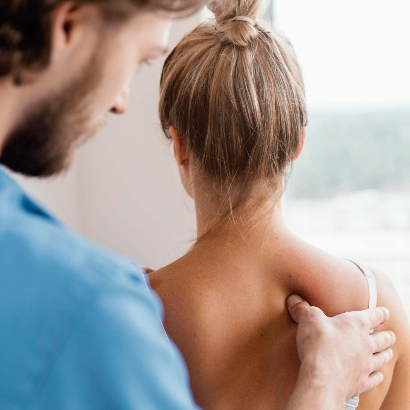 side-view-male-osteopathic-therapist-checking-female-patient-s-spine (1)