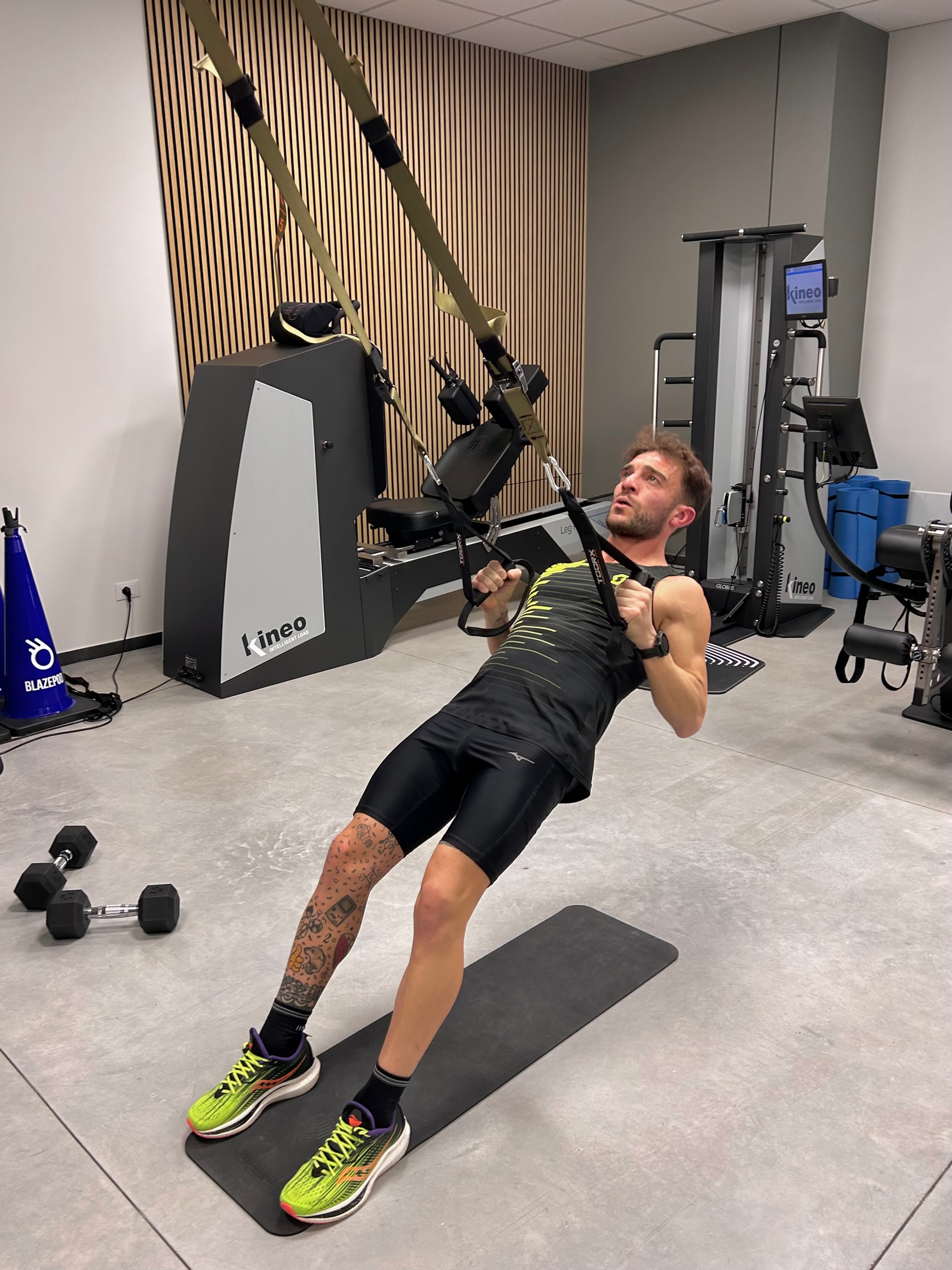 Allenamento con TRX all'interno della nostra palestra