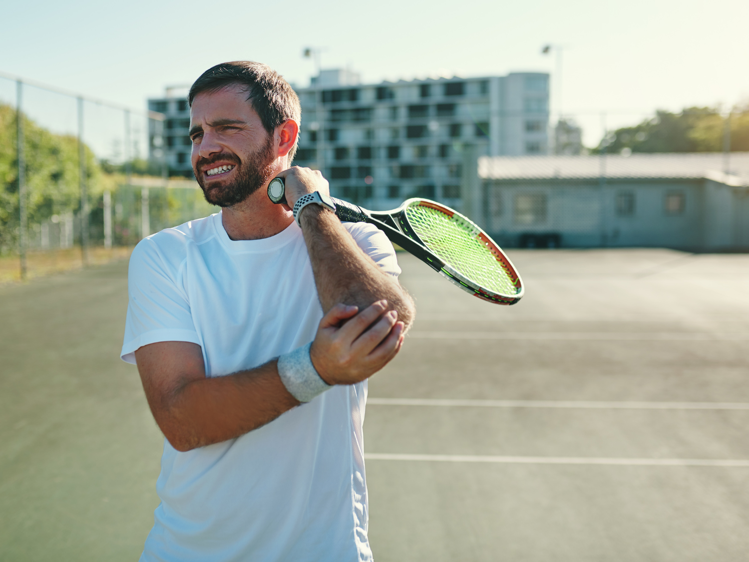 tennista con male al gomito